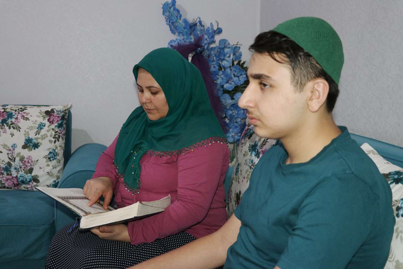 Görme engelli genç 10 ayda Kur’an-ı Kerim’i ezberleyerek hafız oldu Görme engelli genç 10 ayda Kur’an-ı Kerim’i ezberleyerek hafız oldu